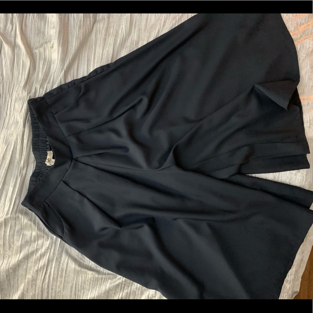 New with tags navy blue Culottes